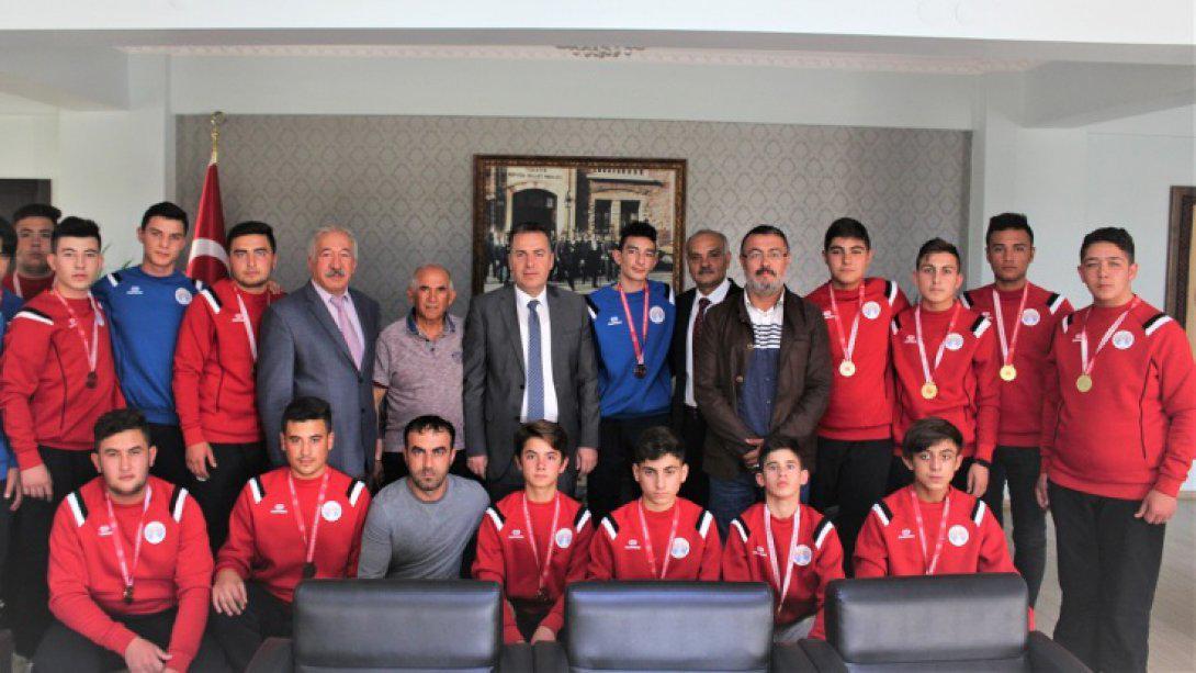 Dinar Anadolu İmam Hatip Lisesi Güreş Takımından Büyük Başarı