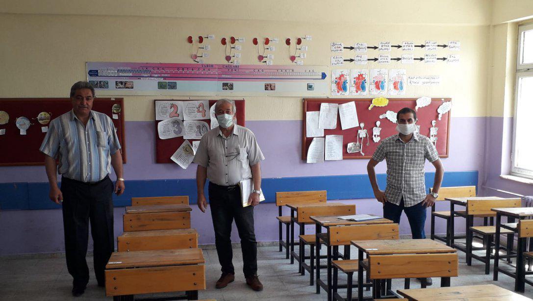 Şube Müdürlerimiz Mehmet CEYLAN ve Arif COŞKUN Merkezi Sınavlar (LGS) Öncesi Okullarımızda İncelemelerde Bulundular
