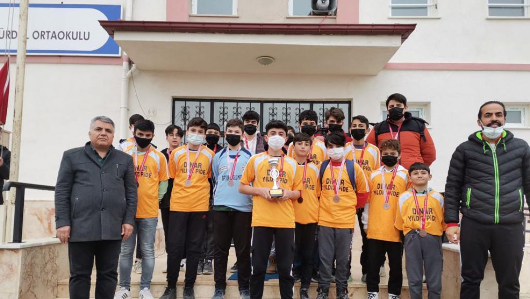 Şehit Piyade Uzman Çavuş Selçuk Gürdal Ortaokulu'ndan Spor Başarısı