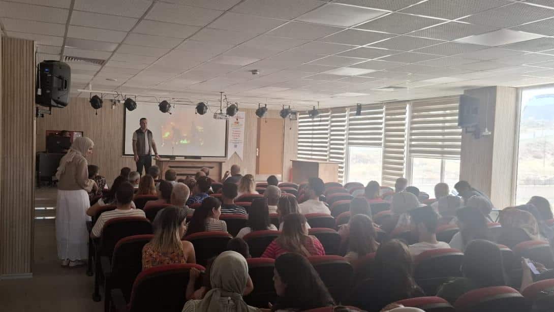 ORMAN YANGINLARIYLA İLGİLİ ILÇEMIZ ÖĞRETMENLERİNE SEMİNER VERİLDİ 