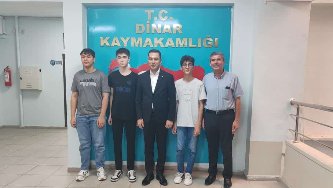 KAYMAKAMIMIZ HASAN UĞUZ LGS SINAVINDA DERECEYE GİREN ÖĞRENCİLERİMİZİ MAKAMINDA AĞIRLADI